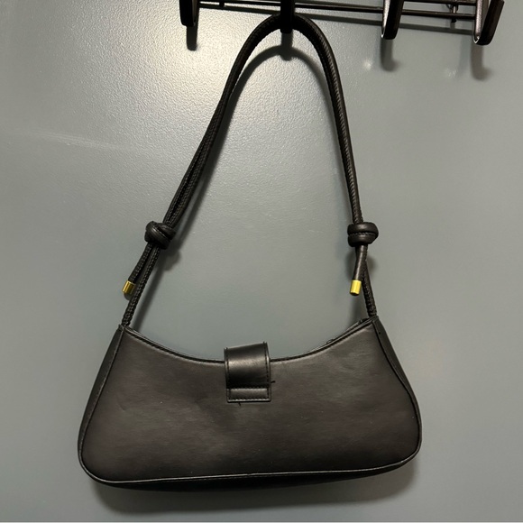 Black shoulder bag with gold buckle detail - Picture 2 of 2